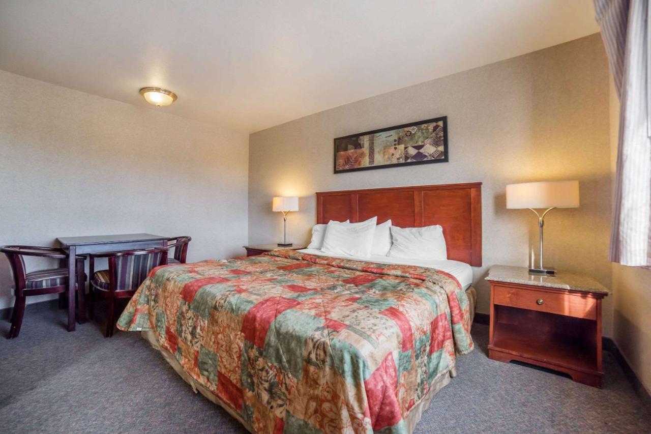 Rodeway Inn & Suites Нампа Екстер'єр фото